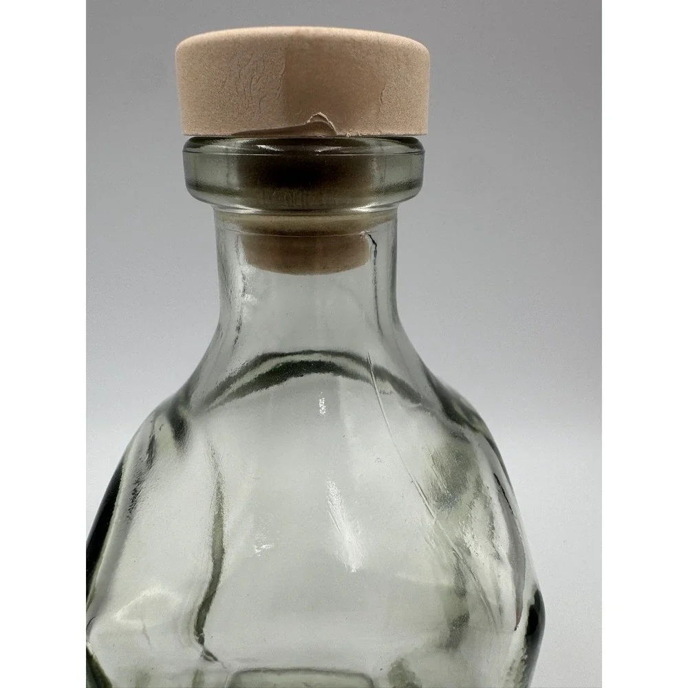 Clear Wavy Glass Decanter Bottle with Synthetic Cork Stopper Modern‎ Barware